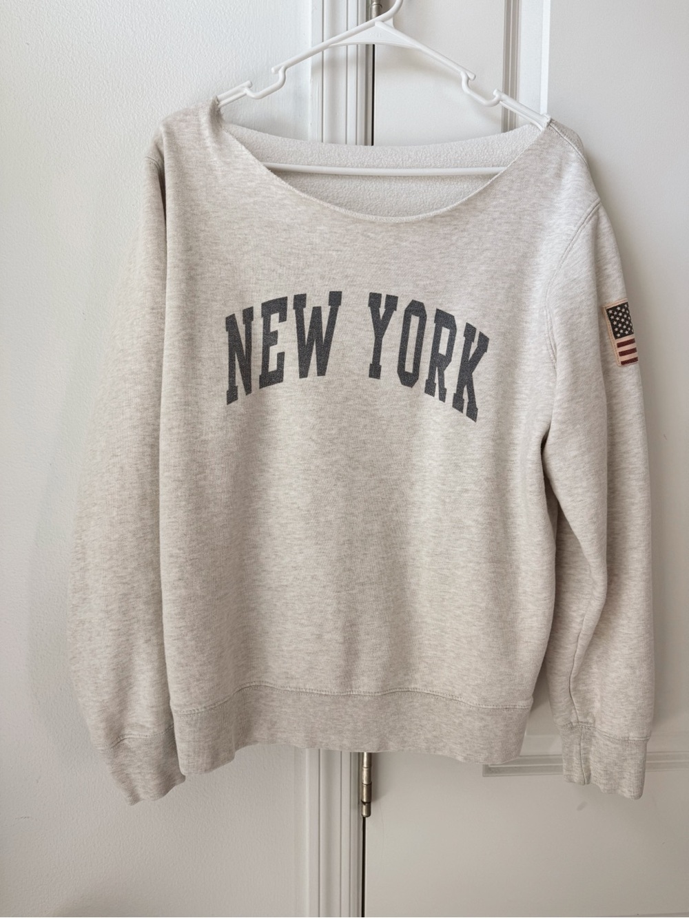 Brandy Melville, New York Graphic Women's Crewneck Sweater in Light Heather
